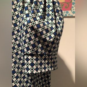 Liz Claiborne short sleeve geometric design very comfortable wash n wear❣️